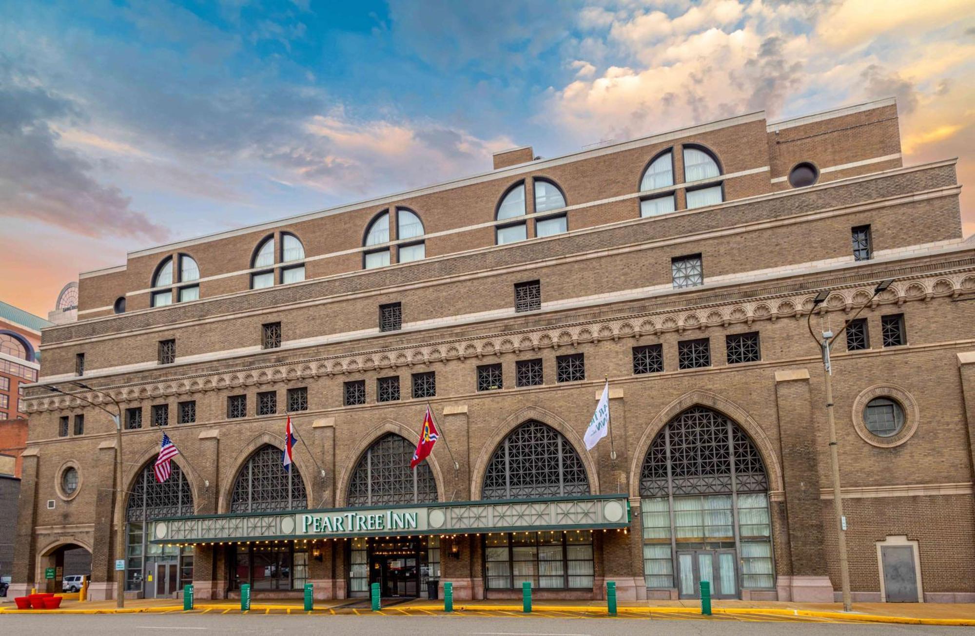 Pear Tree Inn St Louis Convention Center Сент-Луис Экстерьер фото